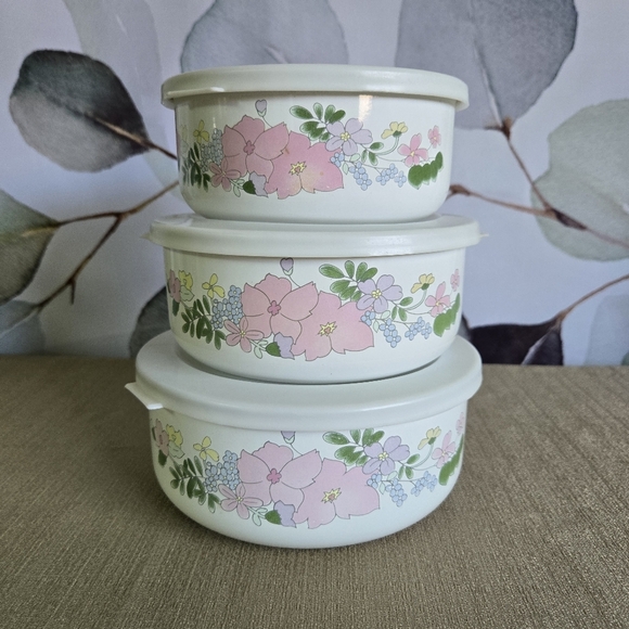 KOBË BOWLS | Vintage Enamelware Nesting Bowls in Floral 3-pc Set - Picture 5 of 16